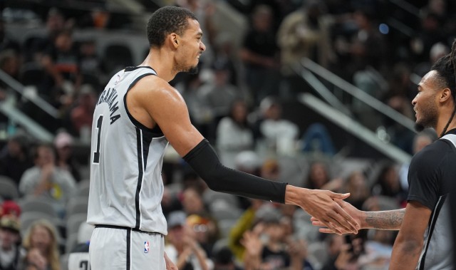 米奇：文班移动&amp;防守站位都很好 他看起来状态很不错