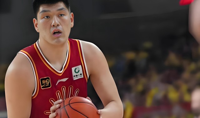 刘传兴！接受记者采访，回应该上赛季导致曾凡博受伤之事