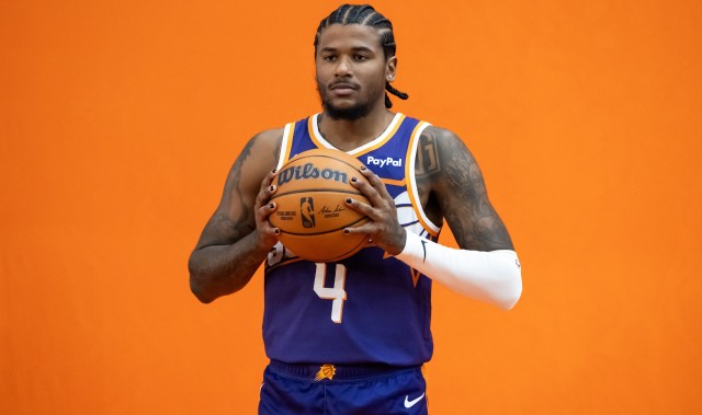 世界杯比赛直播地址-伊戈达罗：杰伦·格林挡拆后出手非常快 他给我传了几个漂亮的球