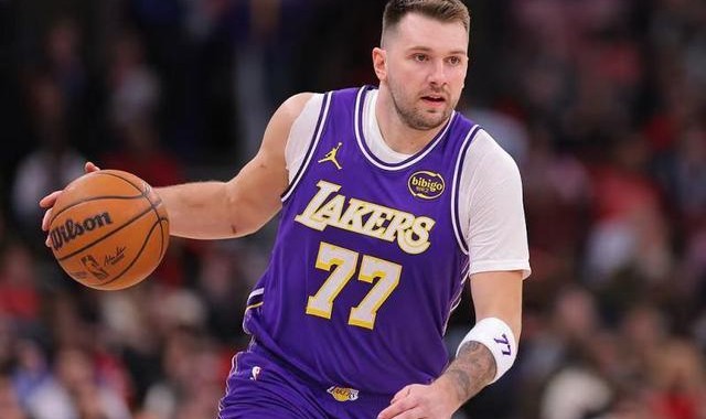 NBA｜东契奇赛季第八次单场40+，詹姆斯半场20+成41岁首人